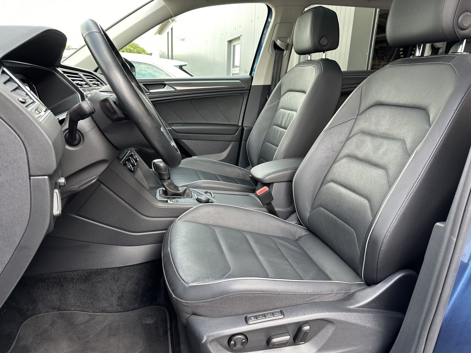Fahrzeugabbildung Volkswagen Tiguan Allspace 2.0 TDI DSG 4M HL NAV+LED+PANO