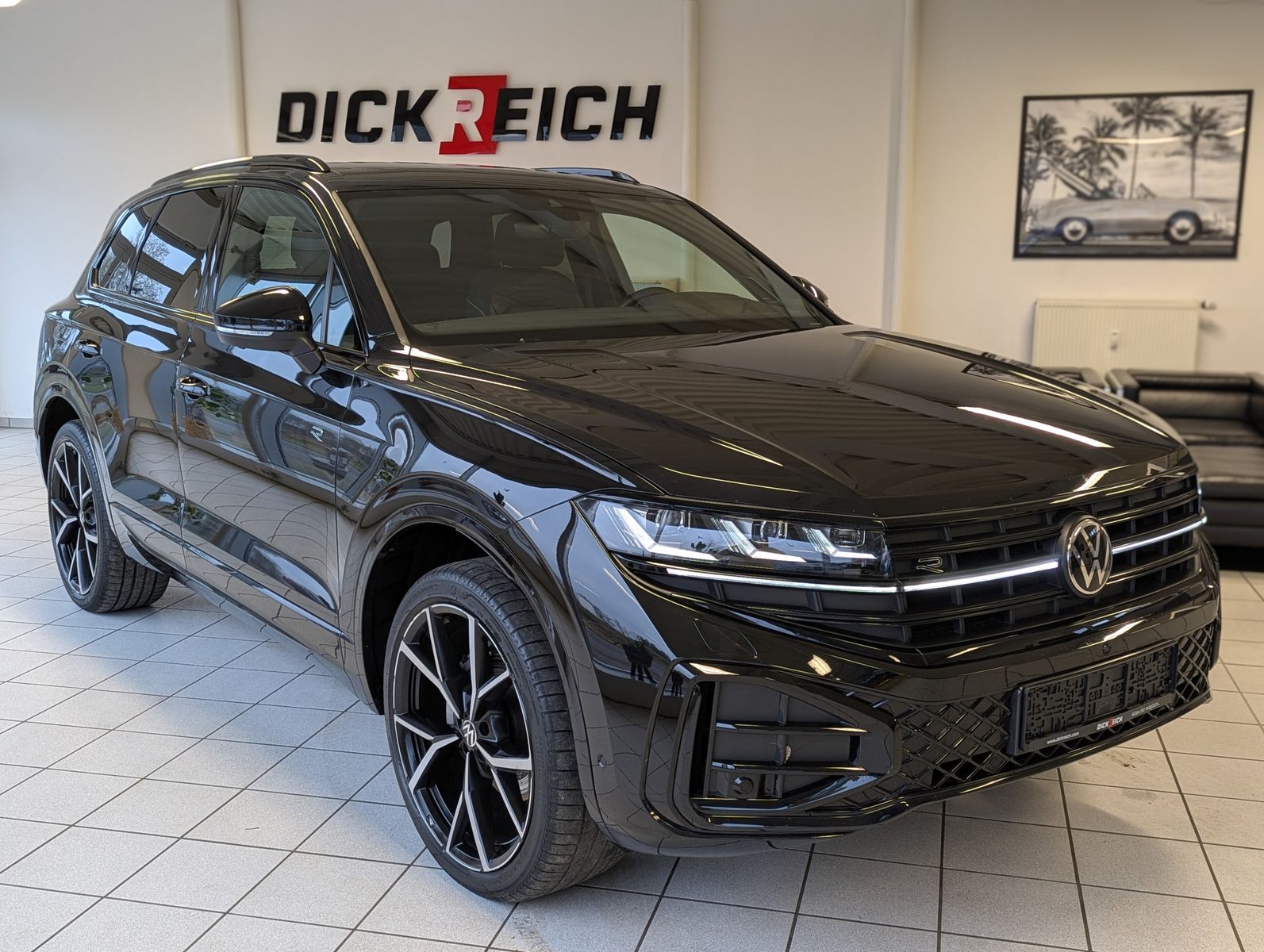 Fahrzeugabbildung Volkswagen Touareg 3.0TDI 4M R-Line VOLL Black 22" UPE 114T