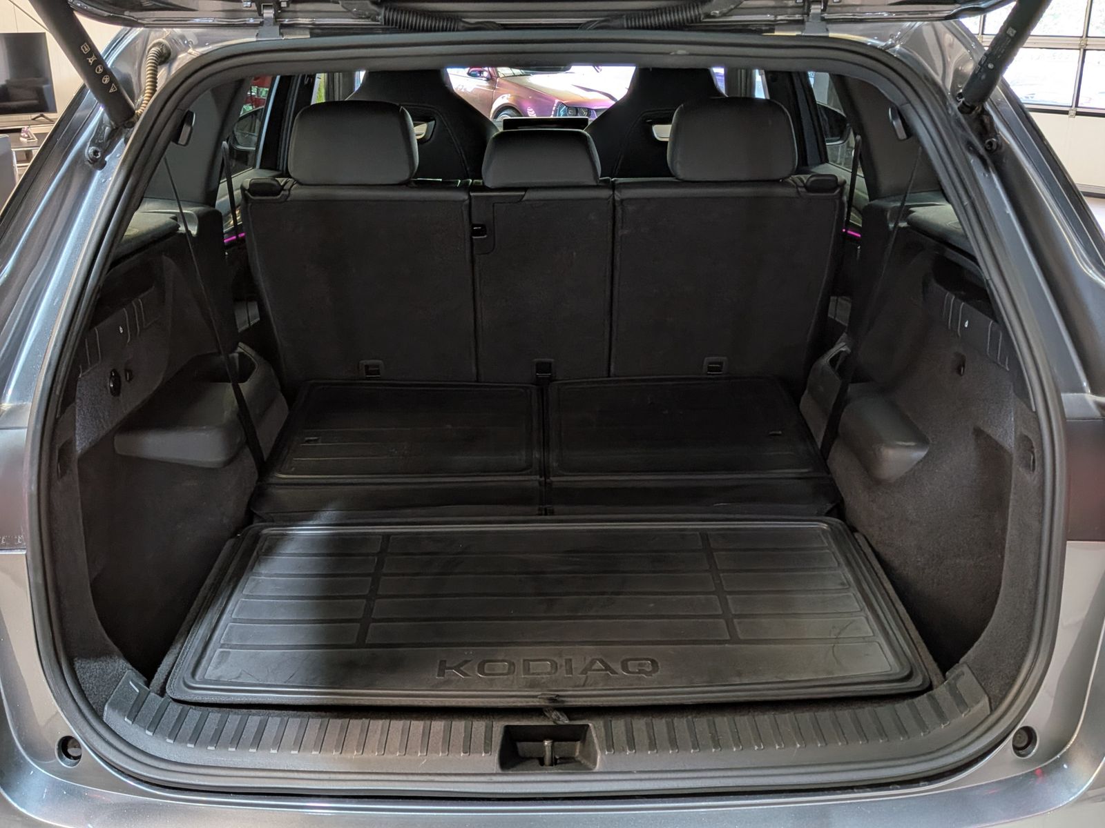 Fahrzeugabbildung SKODA Kodiaq 2.0TDI SPORTLINE*MEMOR*CAM*LED*ACC*7-SITZ