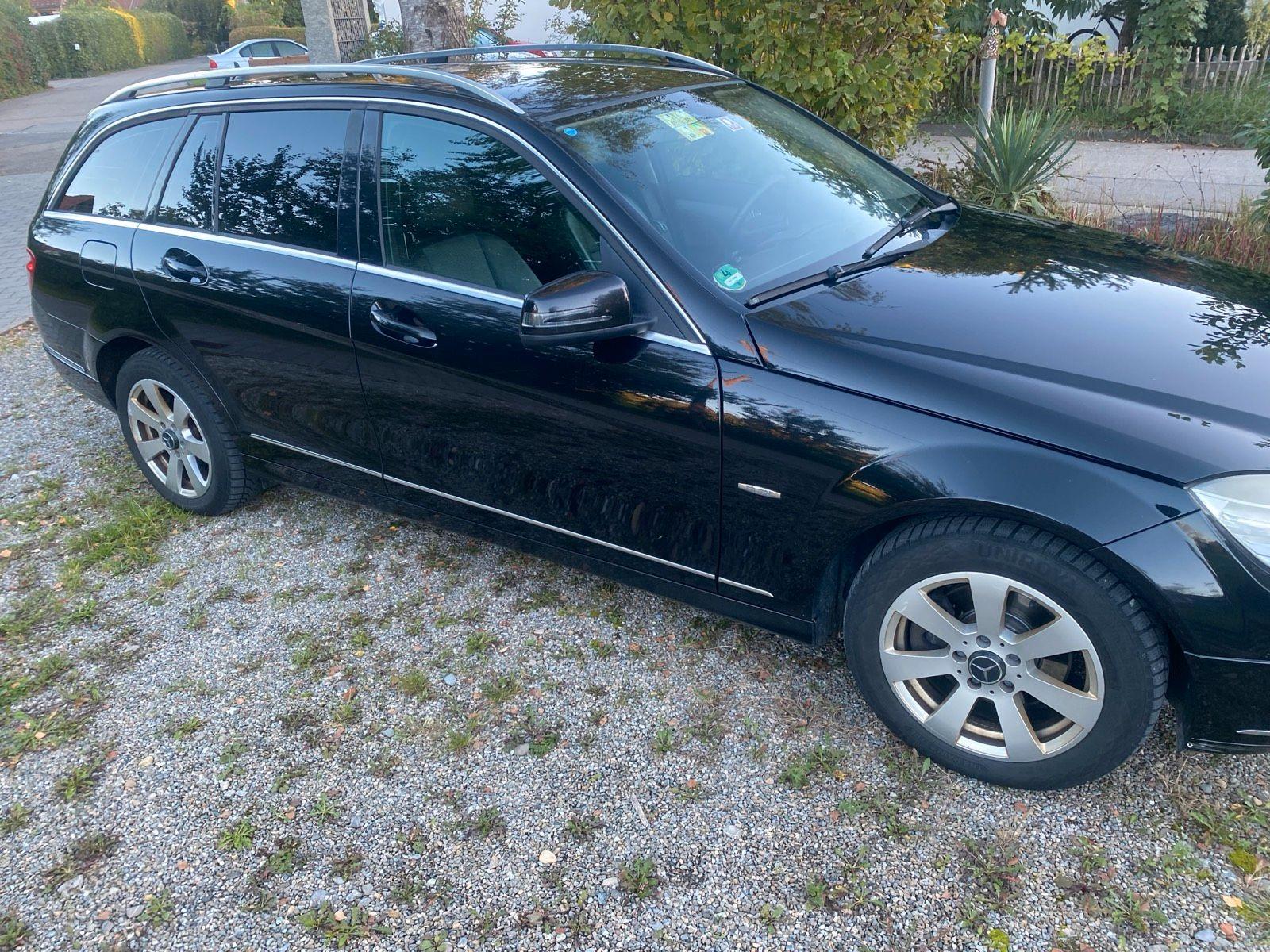 Mercedes-Benz C220 2009 — rear view