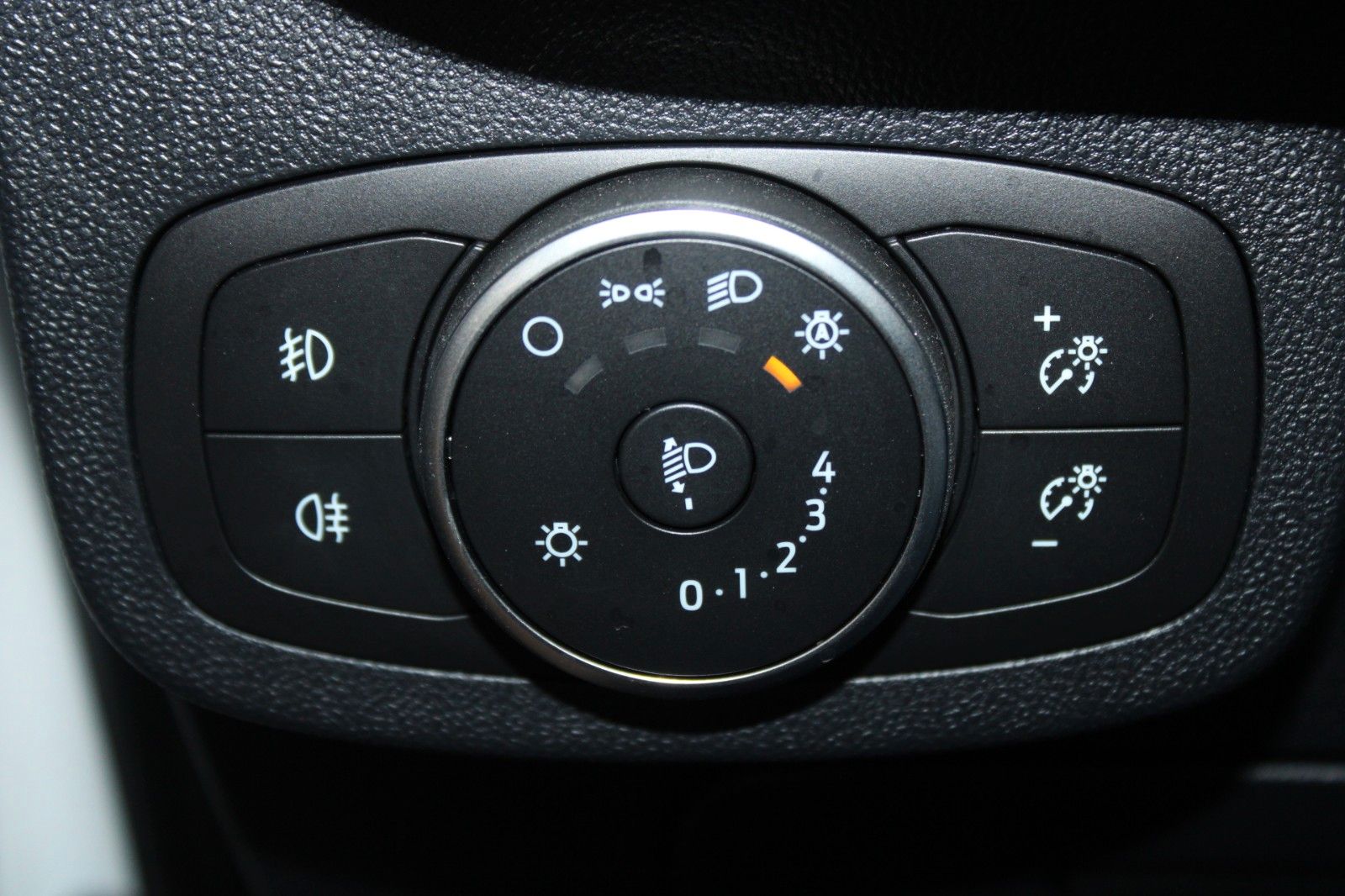 Fahrzeugabbildung Ford Fiesta 1,5 TDCi Cool & Connect 5-trg NAVI LED