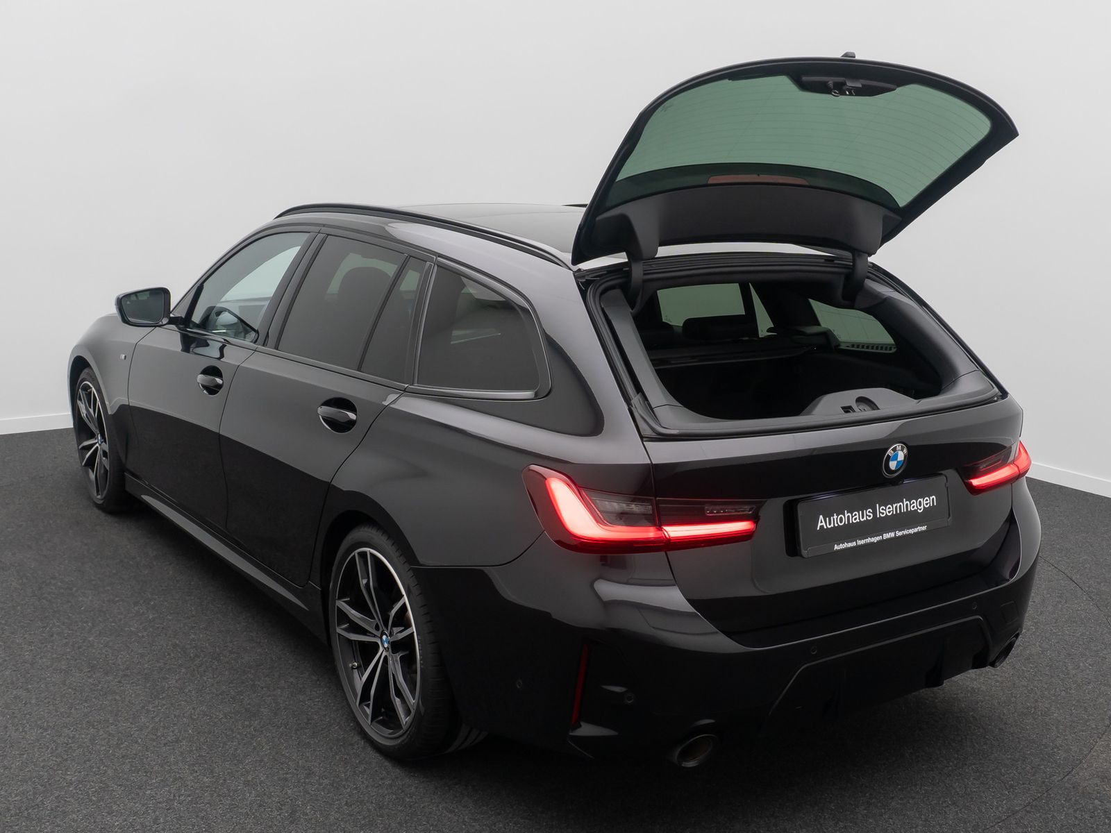 Fahrzeugabbildung BMW 330i M Sport HUD Panorama DAB HiFi AHK 19Zoll