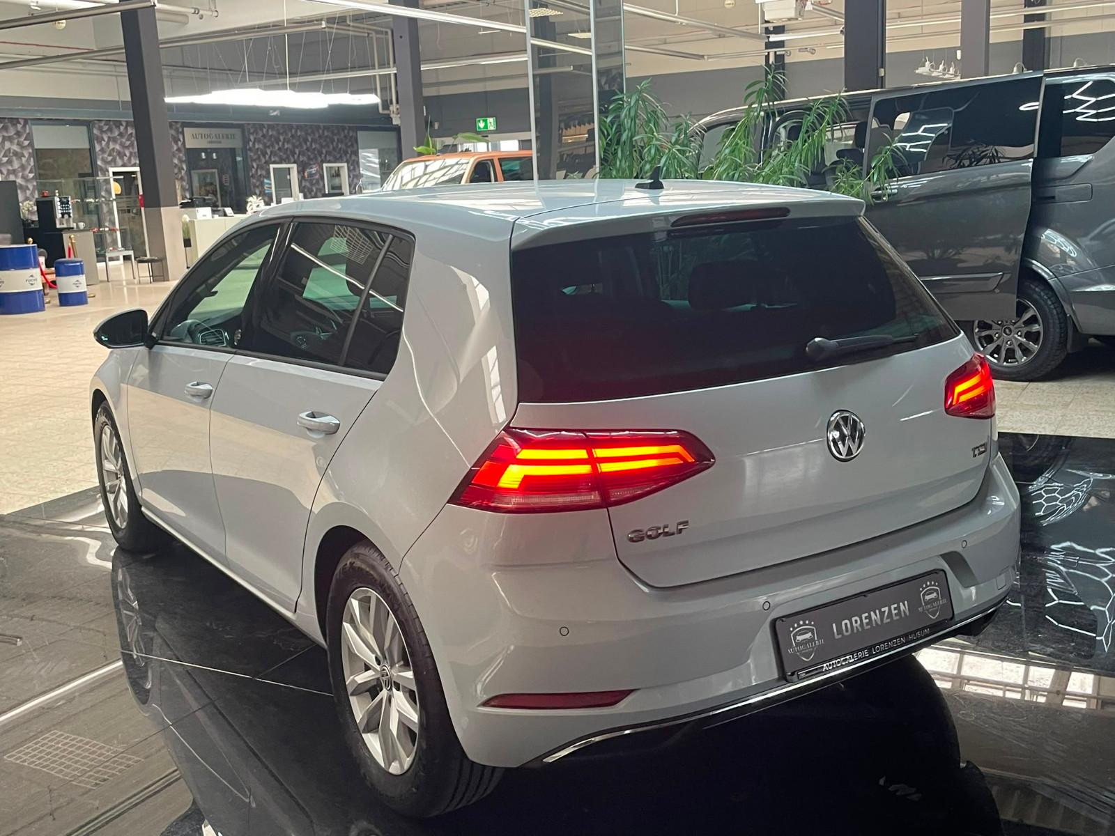 Volkswagen Golf VII Lim. Sound DSG / Carplay / Xenon
