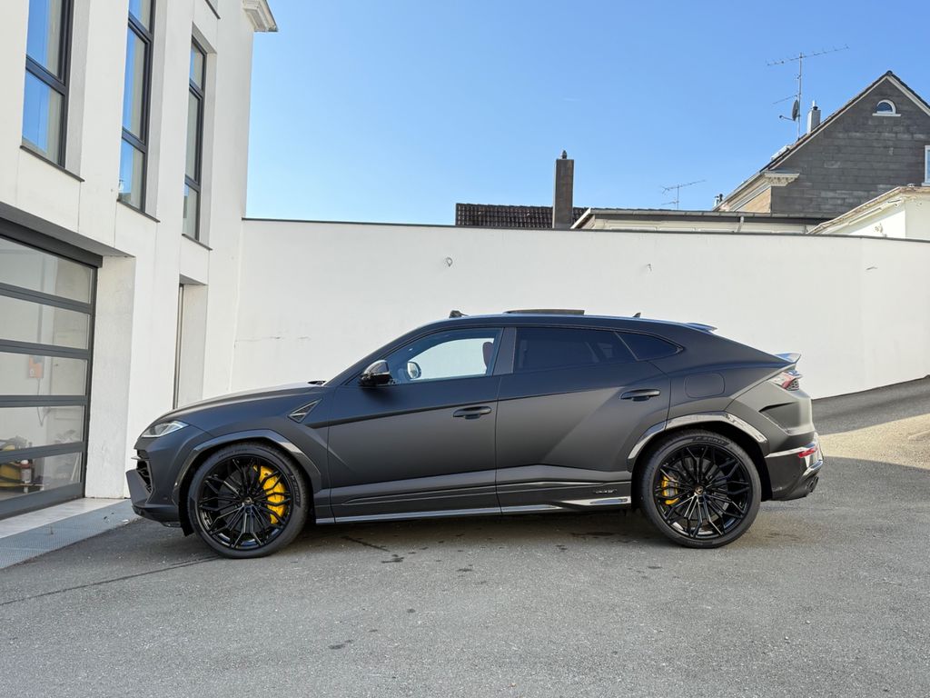 LAMBORGHINI Urus 2026
