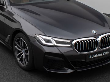 Fahrzeugabbildung BMW 520d xD Tour M Sport HI-FI M Sportfahrwerk