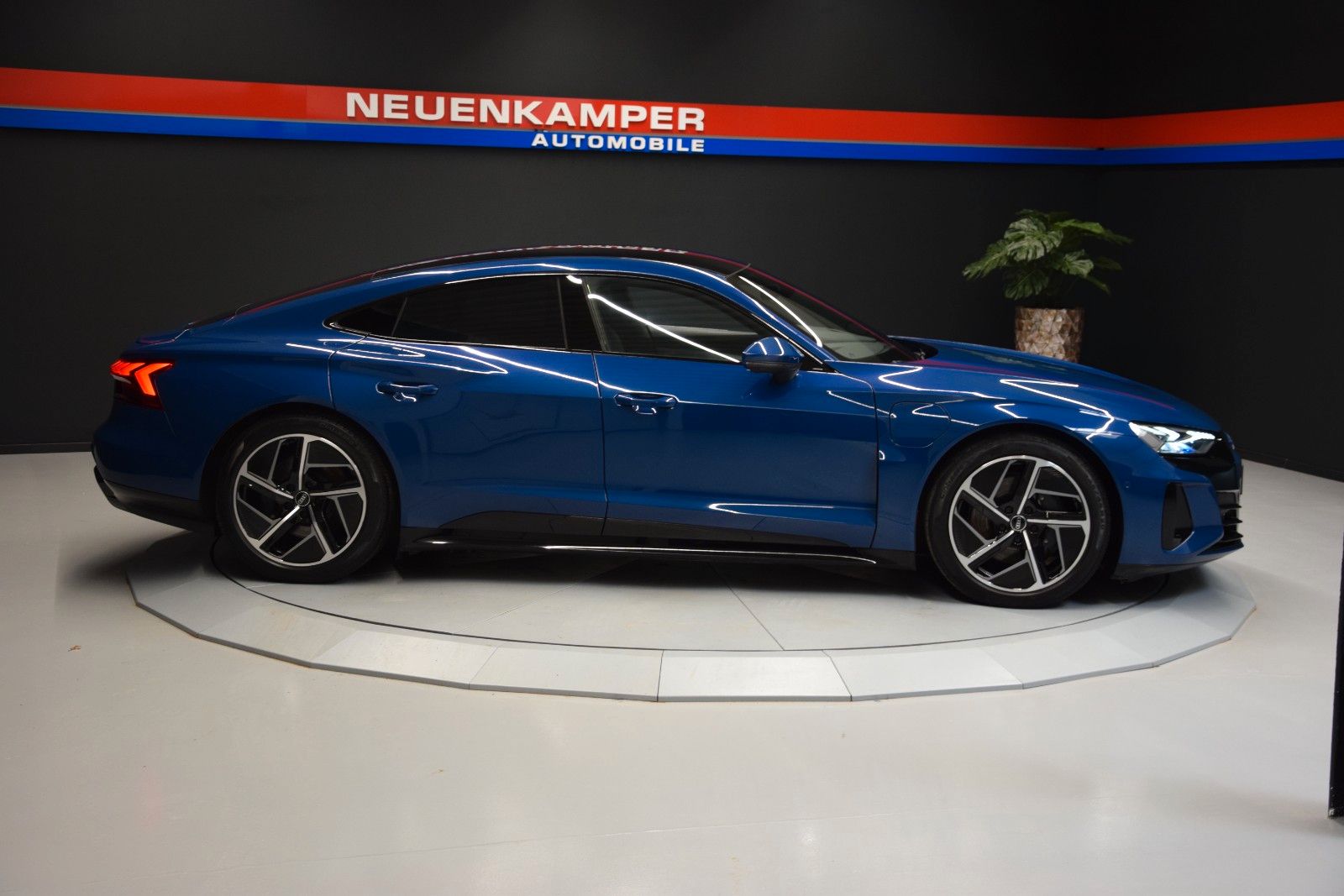 Fahrzeugabbildung Audi e-tron GT quattro Leder Panorama ACC HeadUp B&O