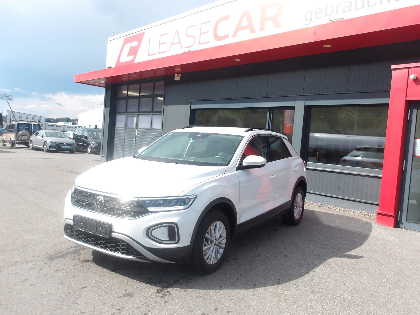 Volkswagen T-Roc Life TDI DSG EXP € 14990.--