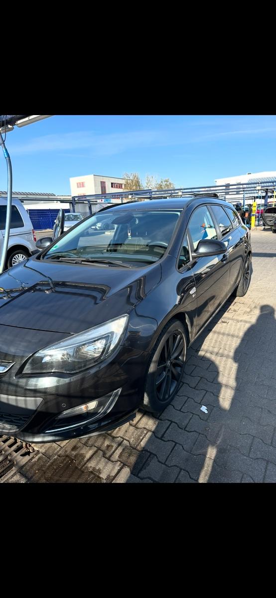 Opel Astra 2012 — photo 6
