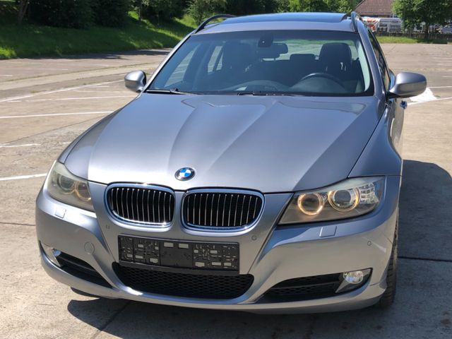 BMW 330d xDrive Touring   Pano+Leder+Navi Pr.+Top
