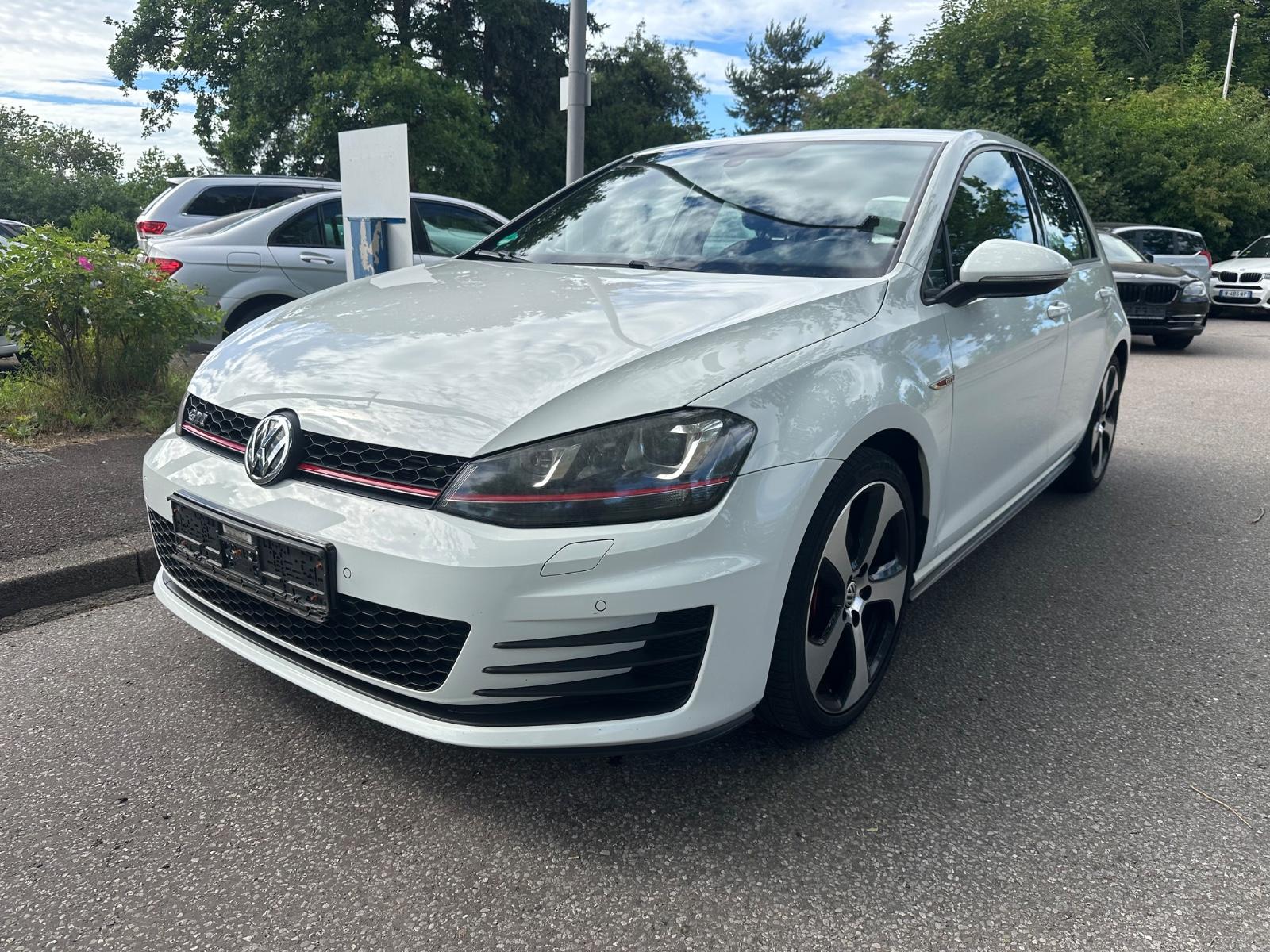 Volkswagen Golf VII GTI BMT SHZ + PDC + NAVI