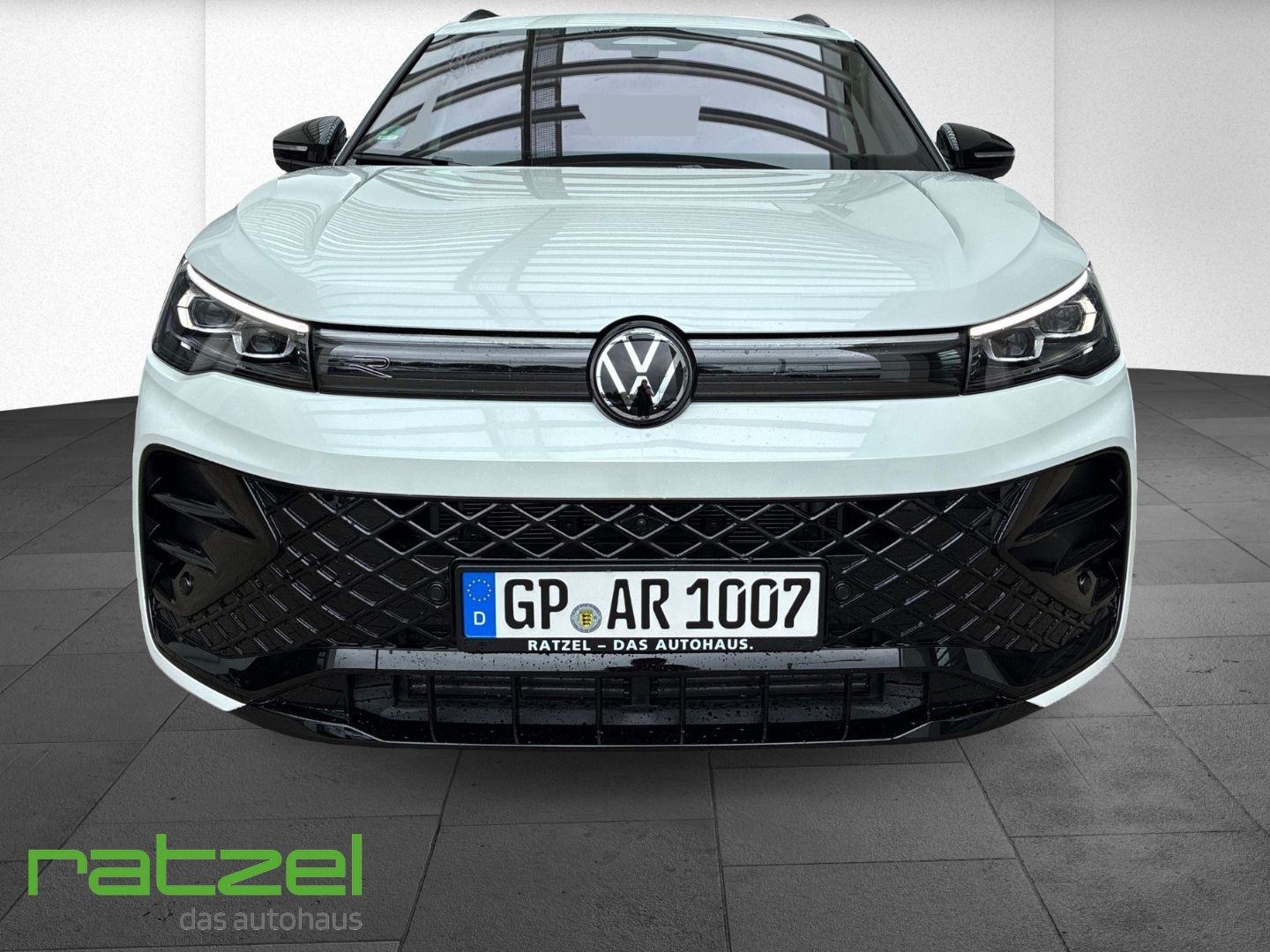 Fahrzeugabbildung Volkswagen Tiguan R-Line 2.0 TDI 4Motion Standh.+Leder+PANO