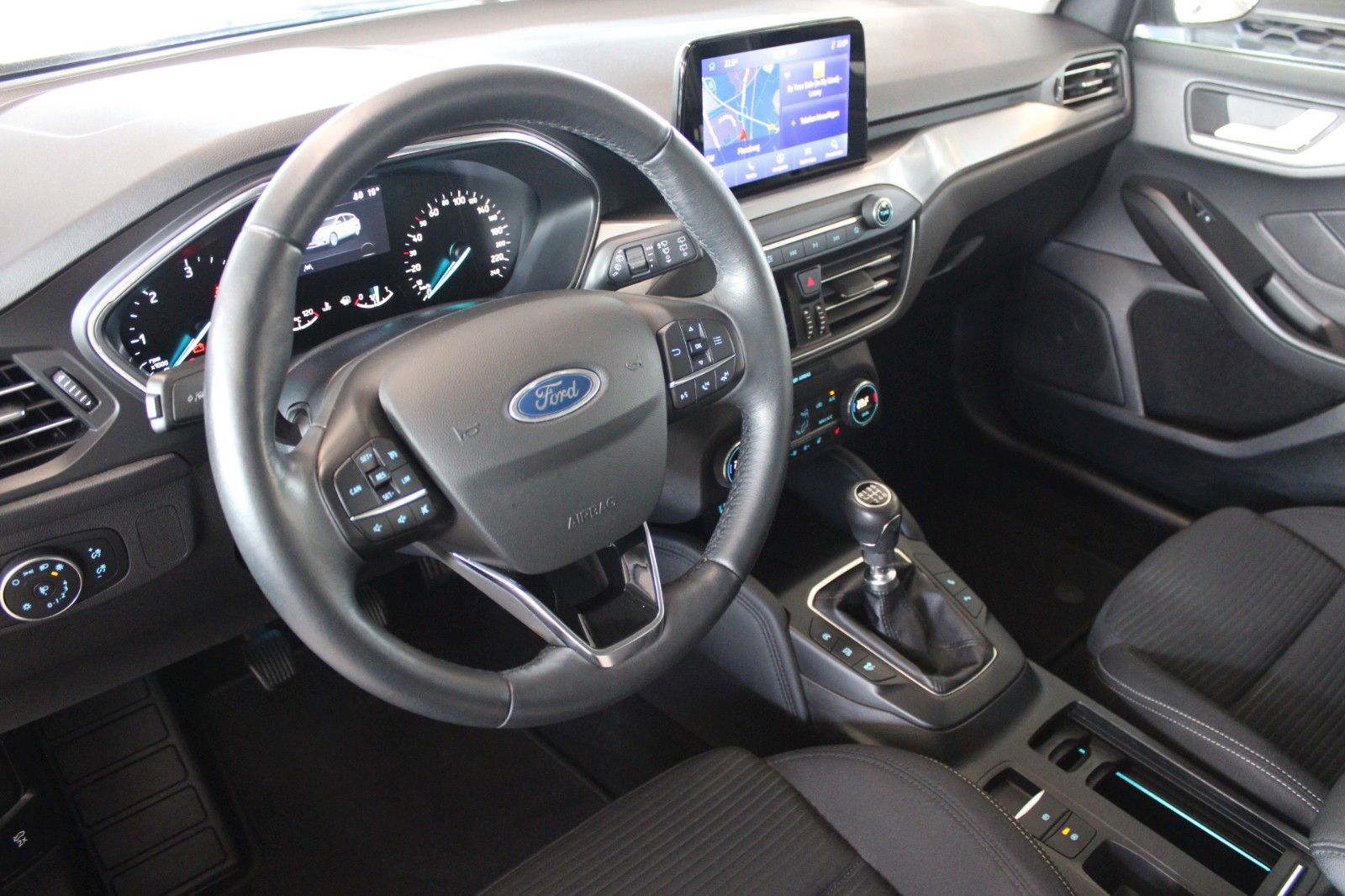 Fahrzeugabbildung Ford Focus Turnier Titanium LED CAM WinterPaket NAVI