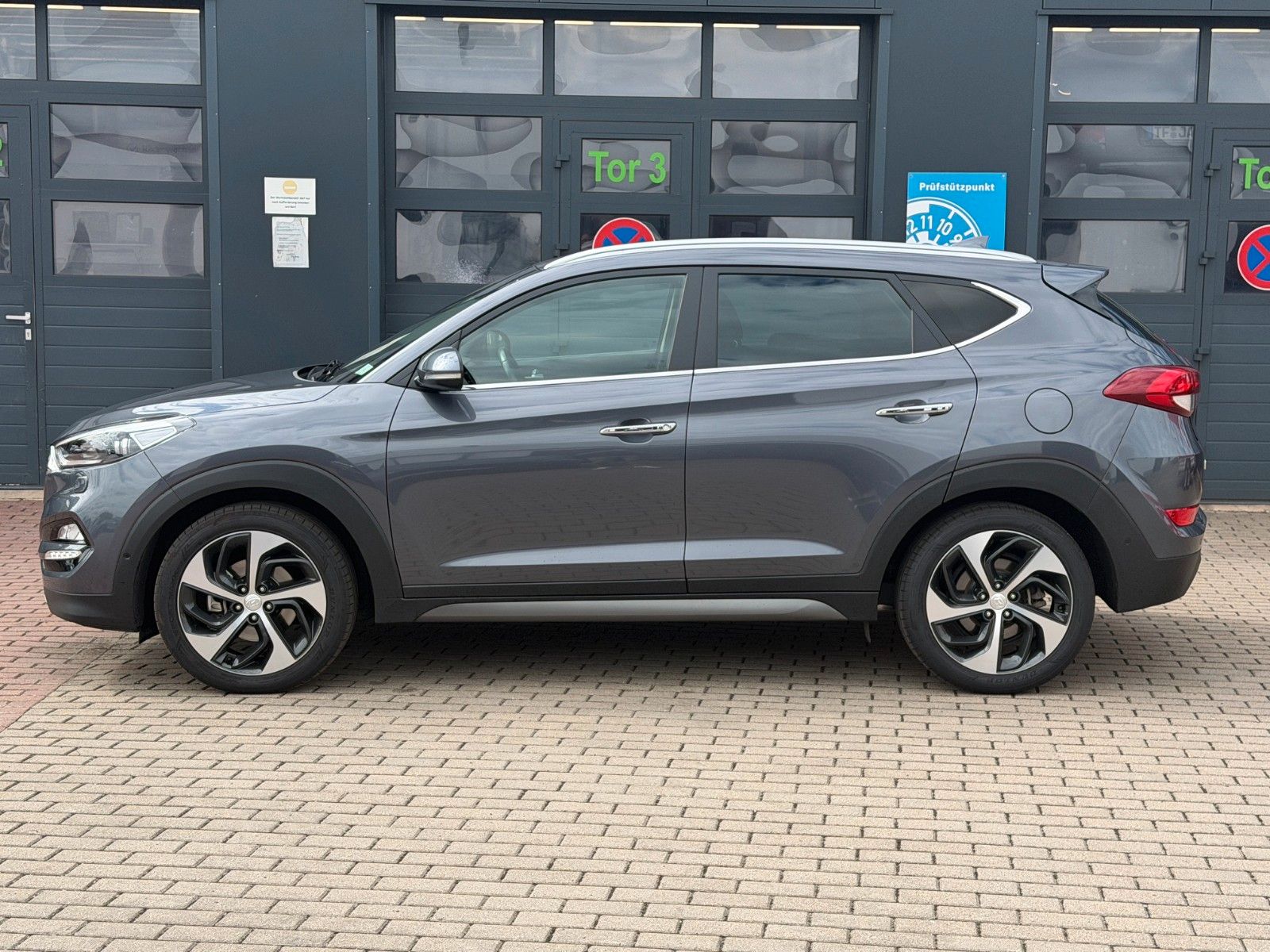 Fahrzeugabbildung Hyundai TUCSON 1.7 CRDi Premium *Totwinkl*8fach*AHK*LED*