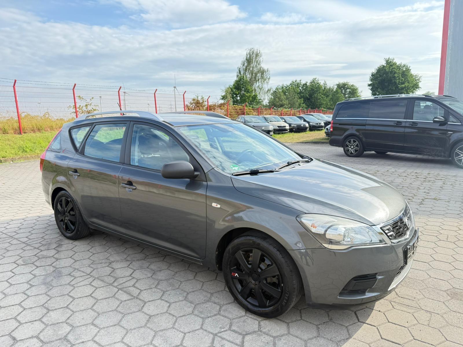 Kia cee'd 2011 — photo 5