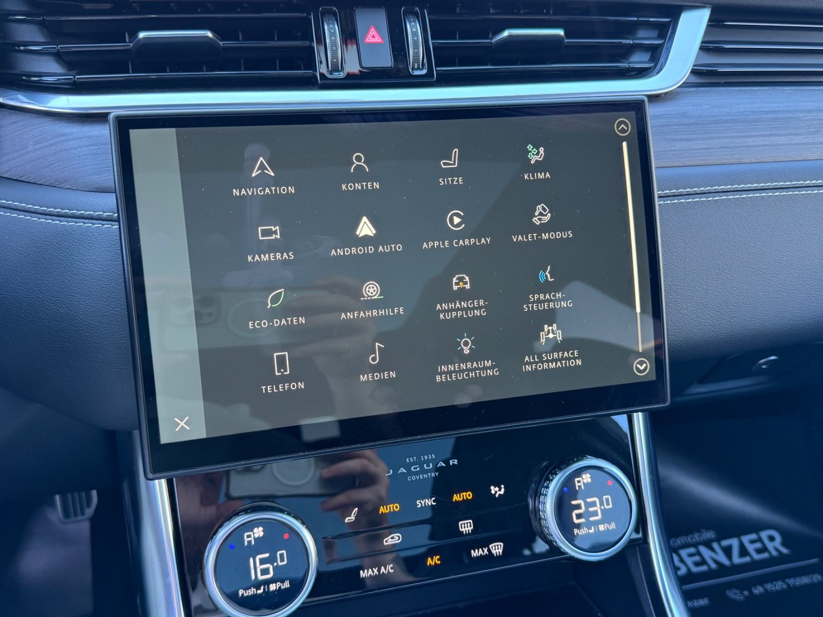 Fahrzeugabbildung Jaguar XF Sportbrake R-Dynamic SE AWD/PANO/KAM/MERIDIAN