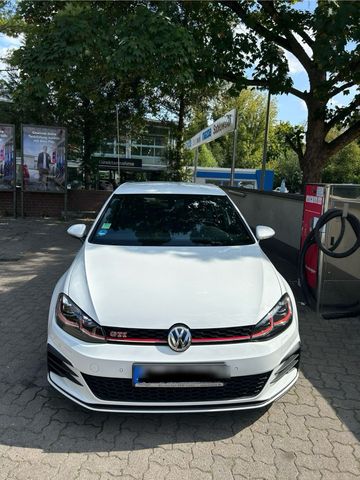 Volkswagen Golf GTI Performance in weiss