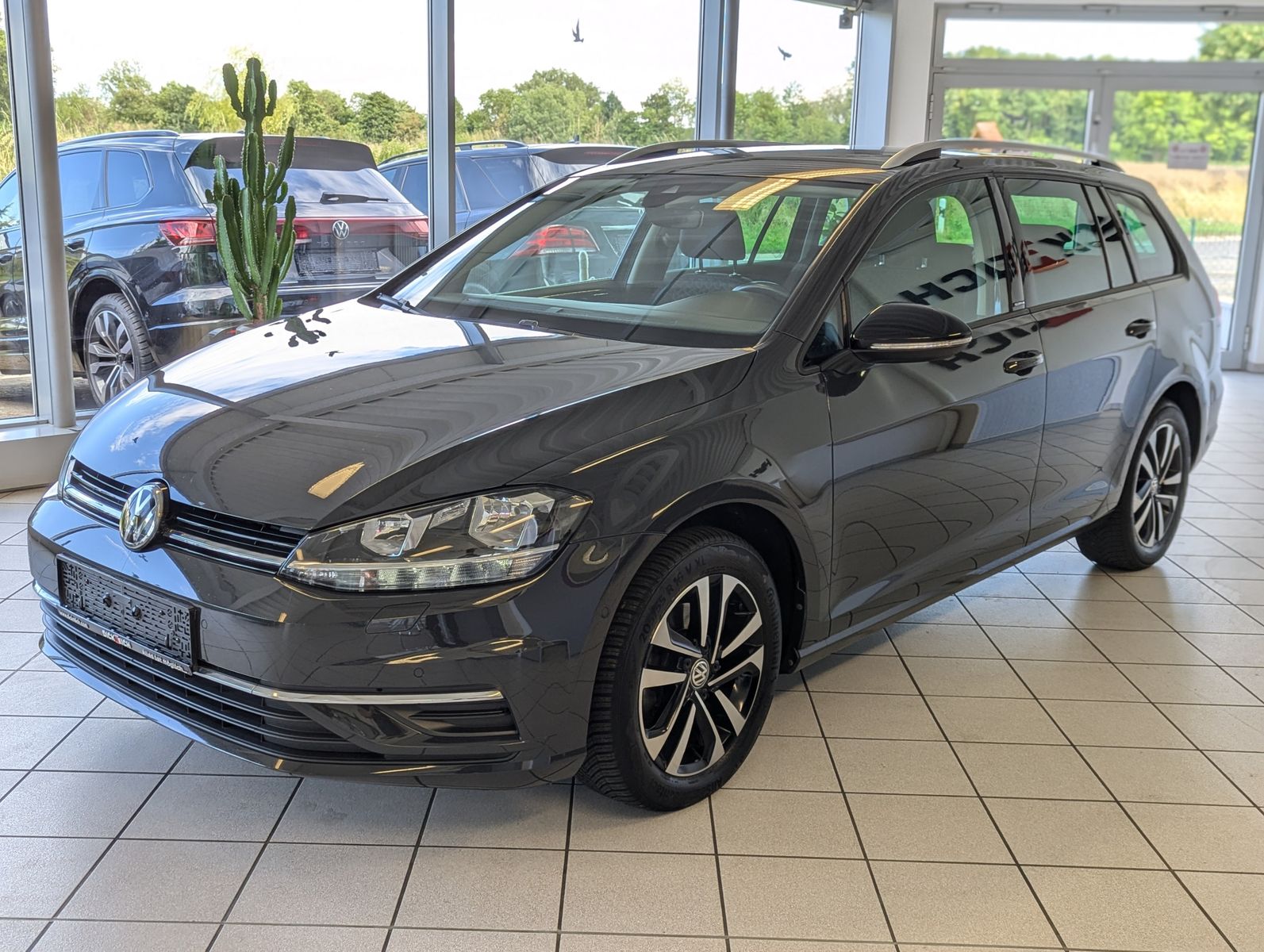 VW Golf 2.0 TDI DSG IQ.DRIVE App-Connect ACC AHK - Image 3