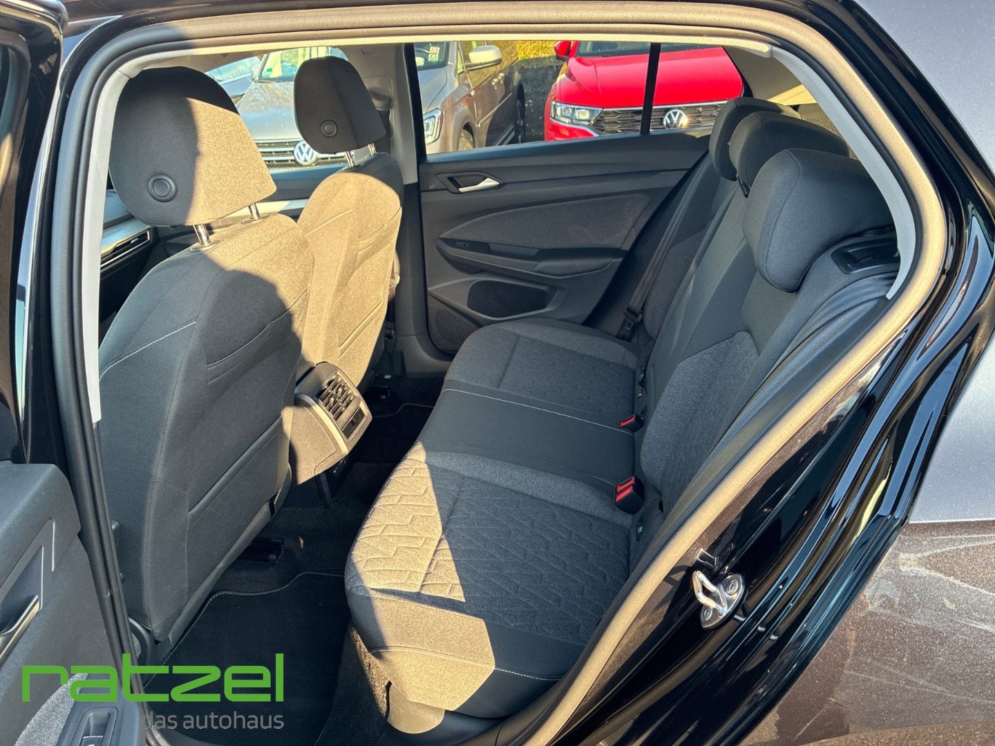 Fahrzeugabbildung Volkswagen Golf 1.5 eTSI Move Navi Rear View AHK Digitales