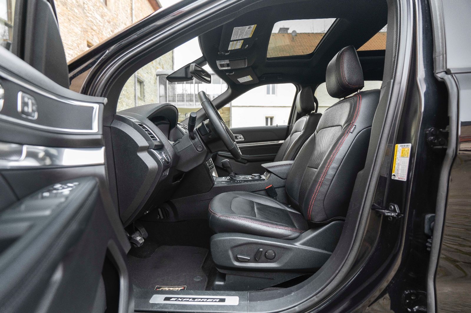 Fahrzeugabbildung Ford Explorer 3,5l 4x4 Sport KAM 6SITZER M+S ACC AHK