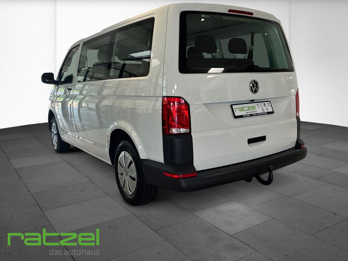 Fahrzeugabbildung Volkswagen T6.1 Kombi 2.0 TDI 9-Sitzer PDC AHK Klima Lichts