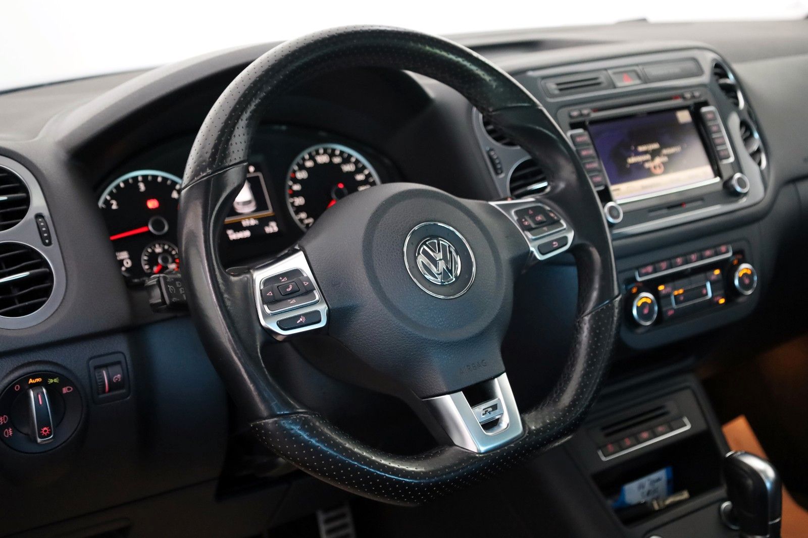 Fahrzeugabbildung Volkswagen Tiguan R Line 4M Leder,Navi,Xenon,Panorama