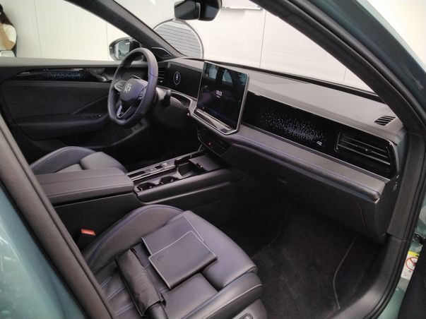 Passat Variant 1.5 eTSI DSG R-LINE IQ.LIGHT+AHK+