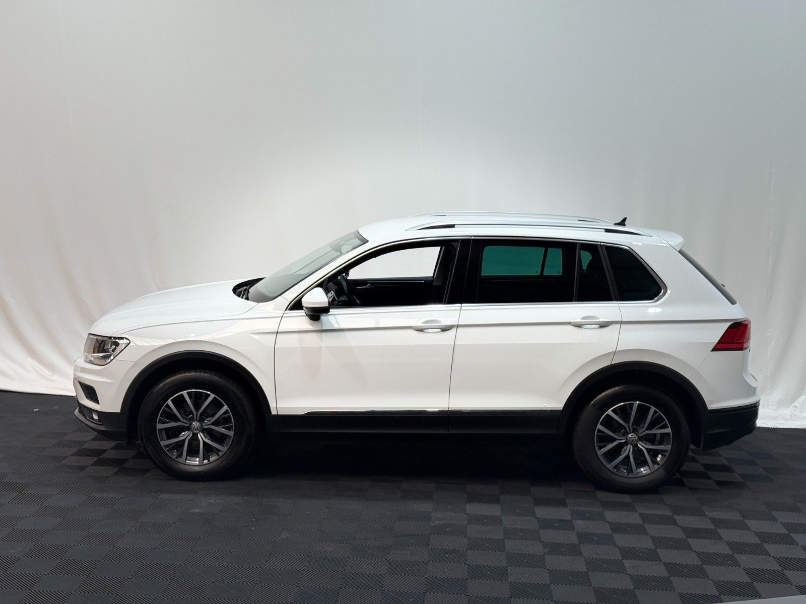 Fahrzeugabbildung Volkswagen Tiguan Comfortline DSG-4Motion-Full Link