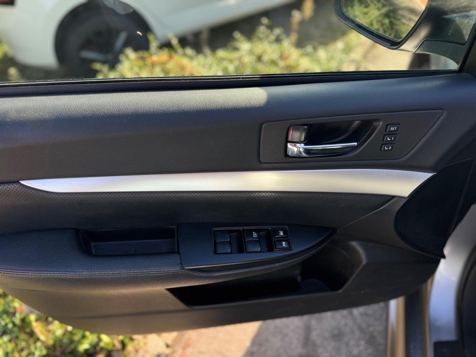 Subaru Outback 2010 — photo 18