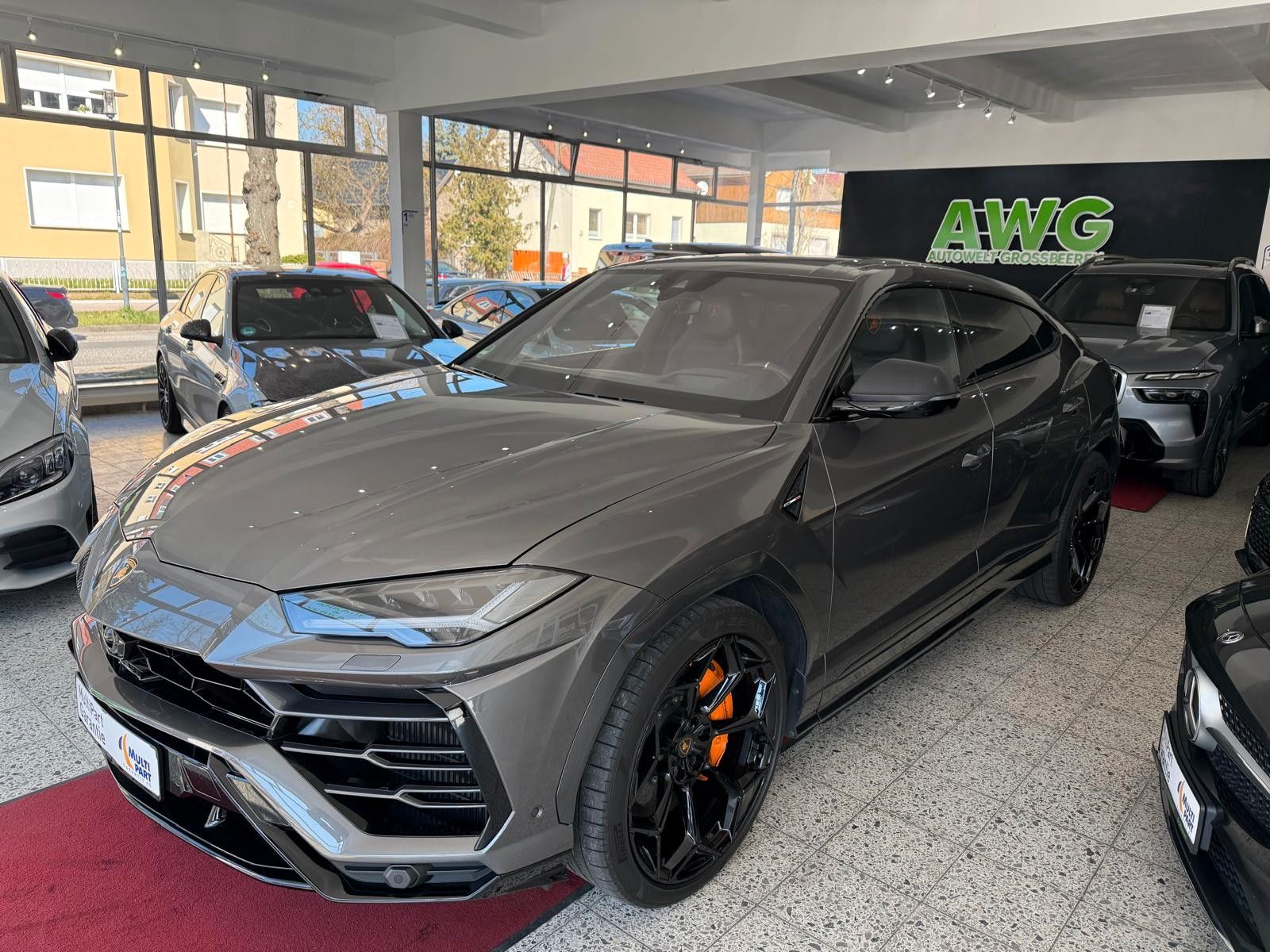 LAMBORGHINI Urus