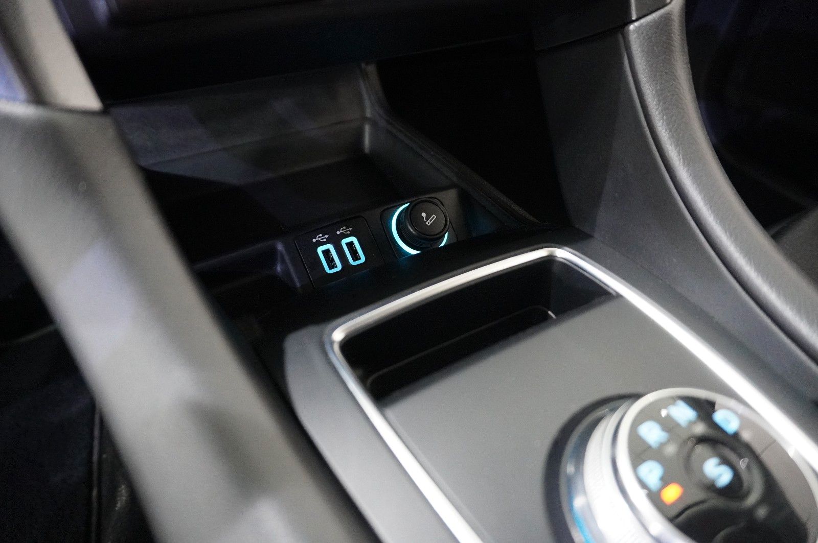 Fahrzeugabbildung Ford Mondeo Turnier 2.0D TITANIUM NAVI/LED/KAMERA/AHK