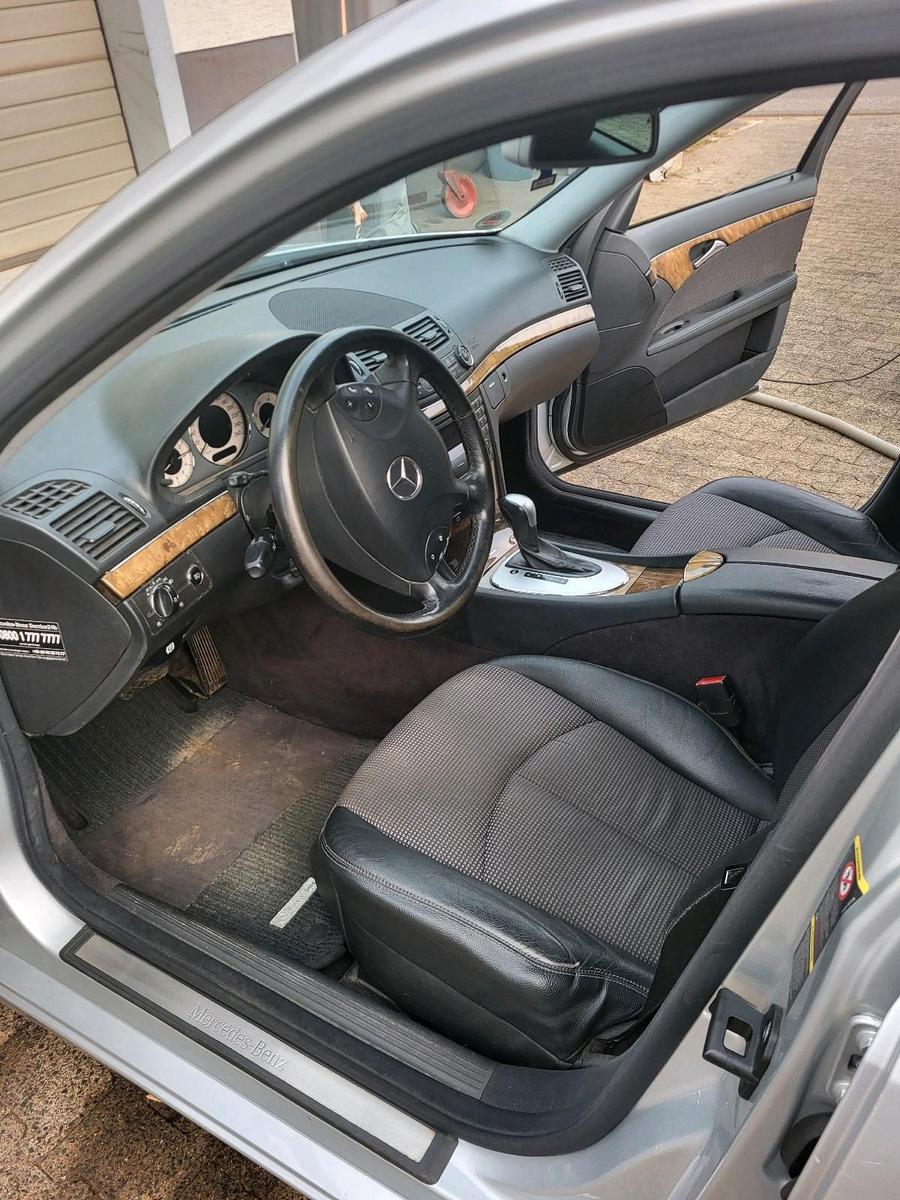 Mercedes-Benz E320 2006 — photo 8