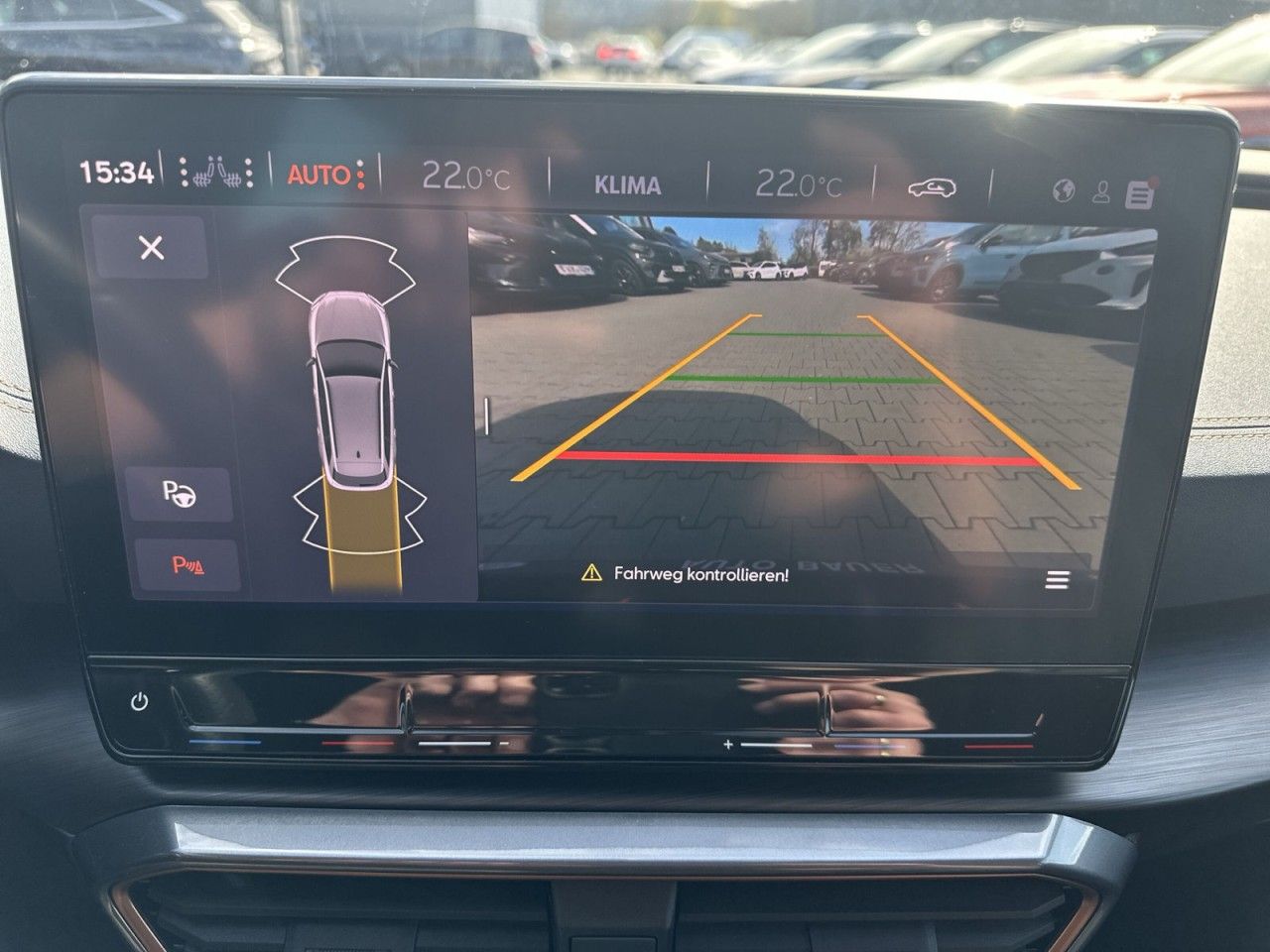 Fahrzeugabbildung CUPRA Leon Sportstourer 2.0 TSI 245 PS DSG - mit KI generiert/bearbeitet