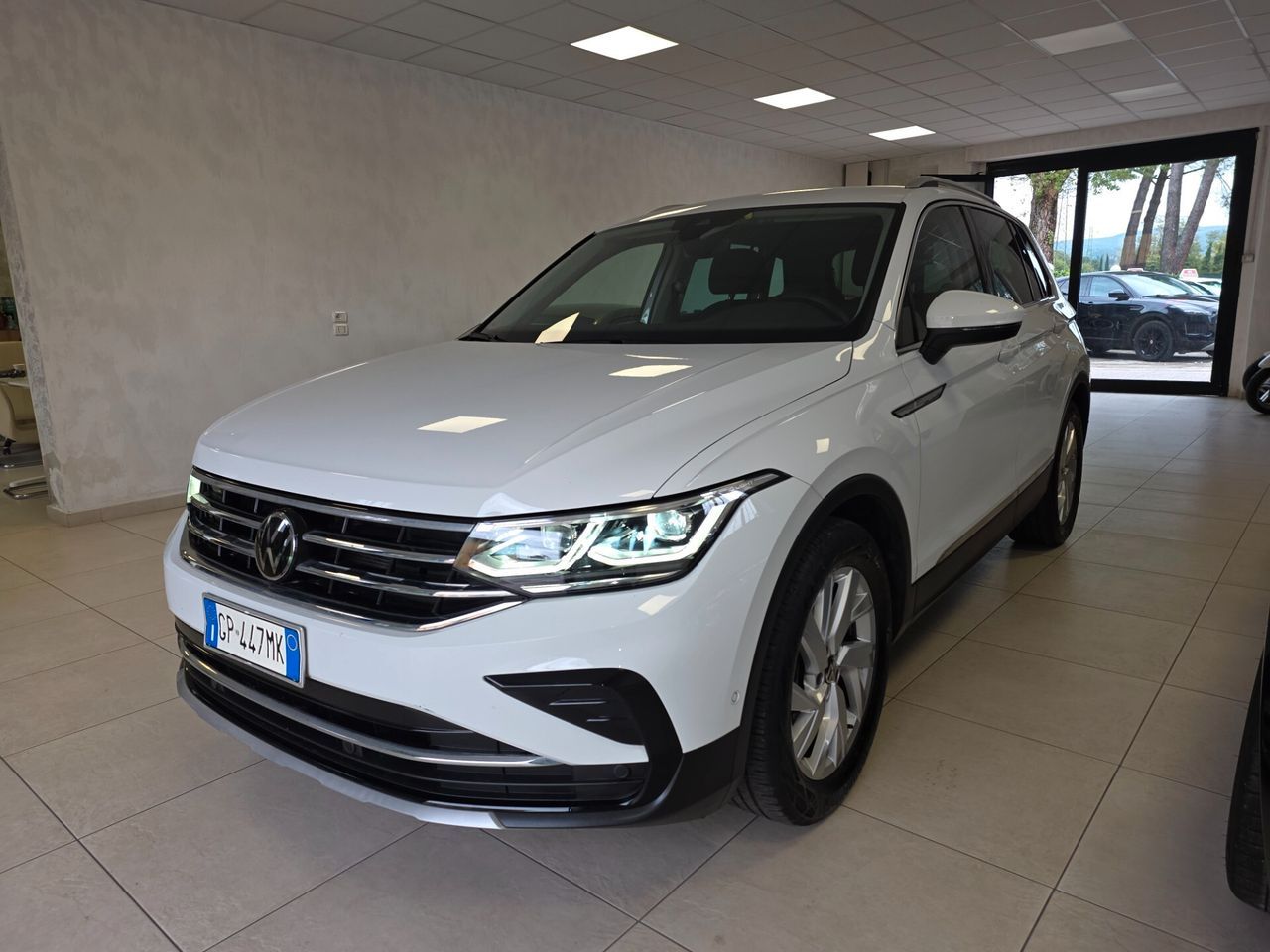 Volkswagen Tiguan 2.0 TDI 150 CV SCR DSG Eleganc imagem 2