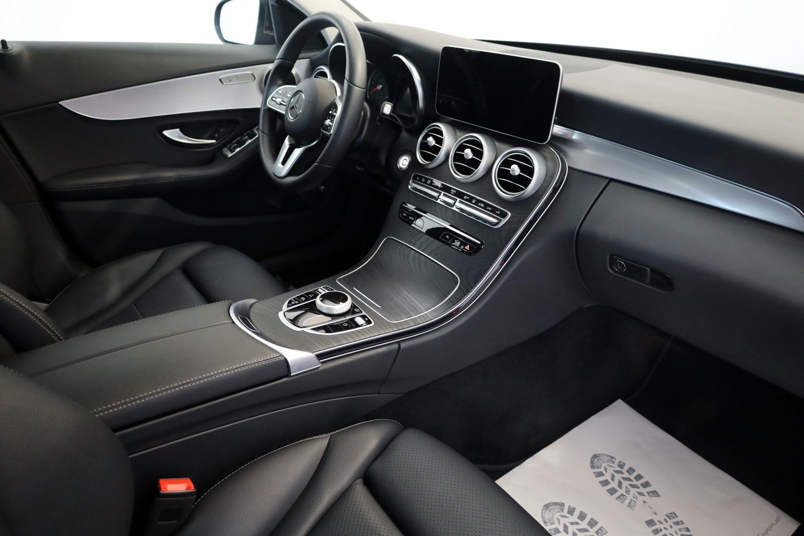 Fahrzeugabbildung Mercedes-Benz C 300e T Avantgarde Leder,Navi,LED,Kamera,SH,PDC