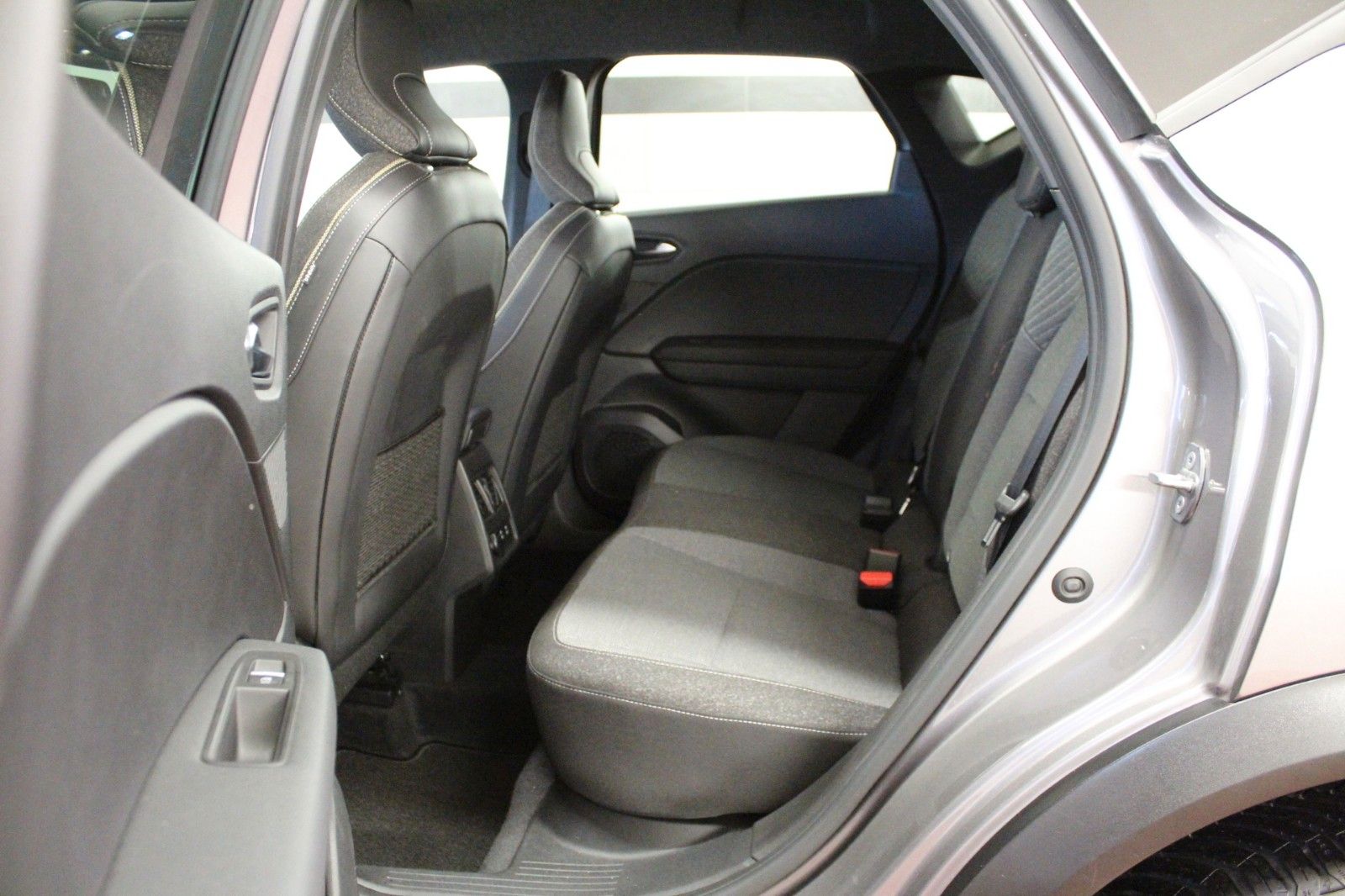 Fahrzeugabbildung Renault Captur Mild Hybrid 160 EDC Techno *Ganzjahresrei