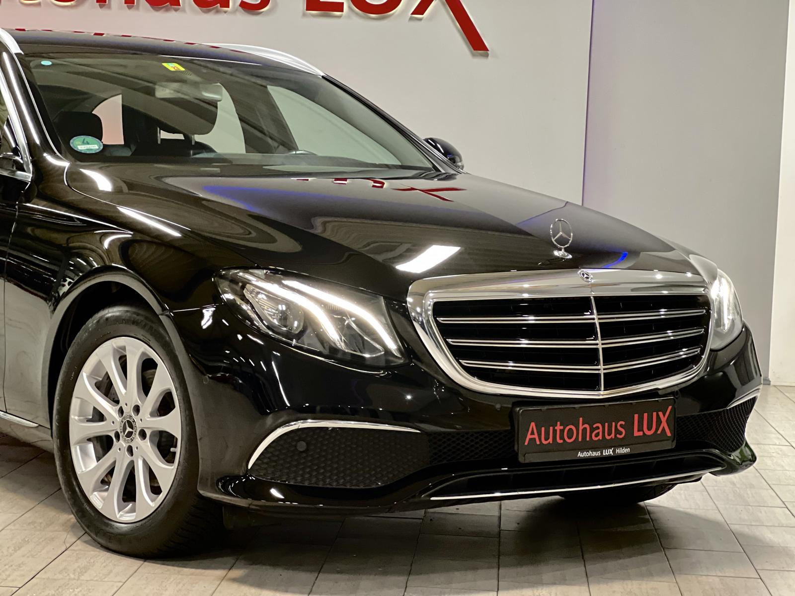 Mercedes-Benz E 200 EXCLUSIVE*9G*AMBIENTE*NAVI*R-KAMERA*77TKM*