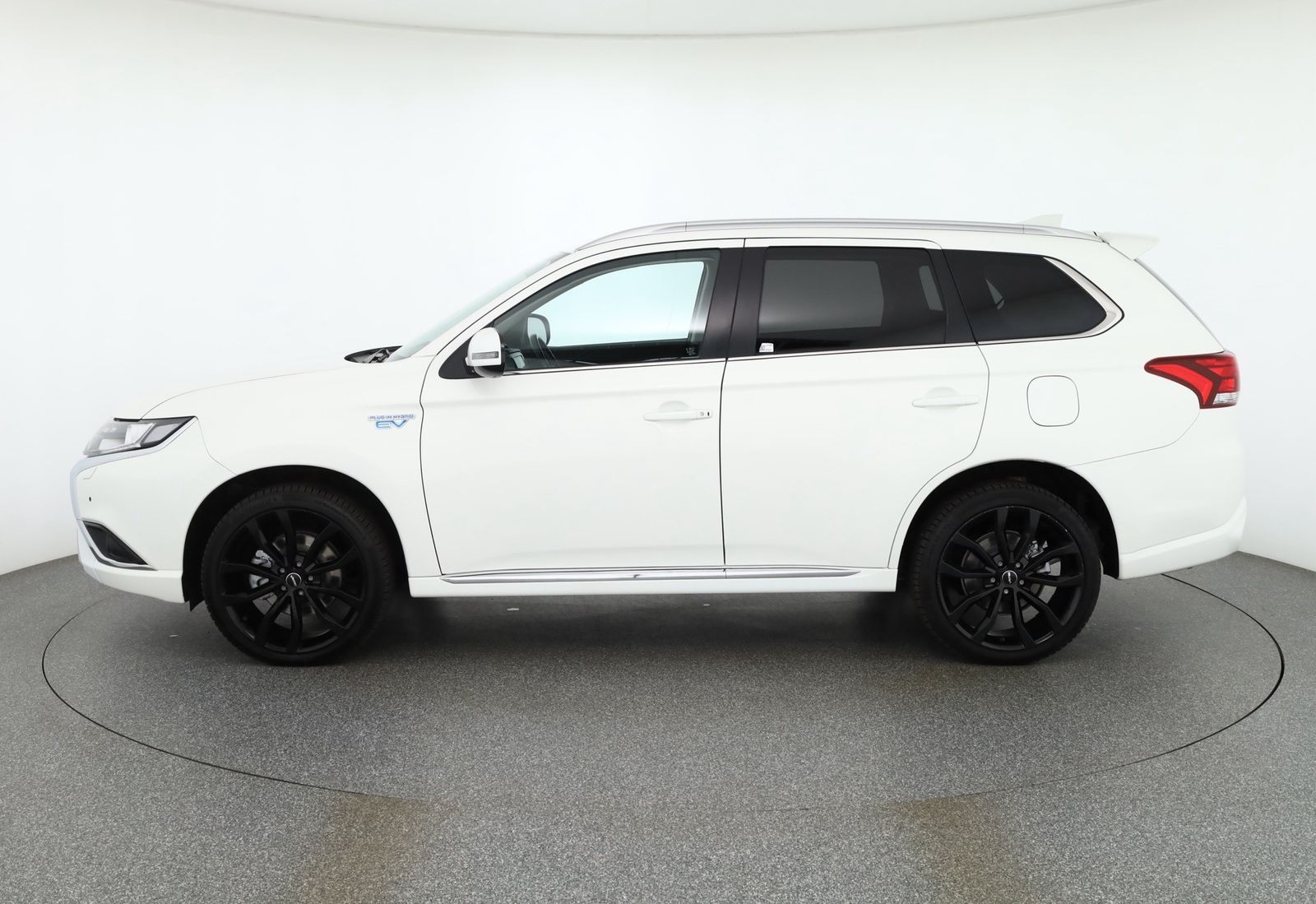 Mitsubishi Outlander 2.0 Active+ 7-Sitzer LED Navi AHK DAB imagem 3