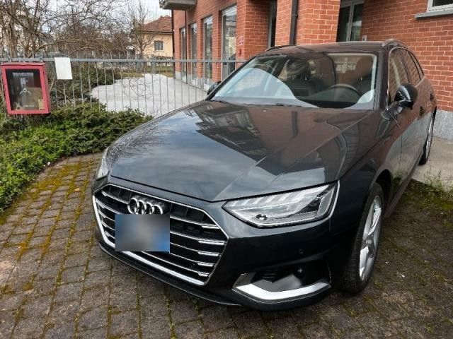 Audi Audi A4 Avant 30 TDI advanced Navi LED PDC Alu18