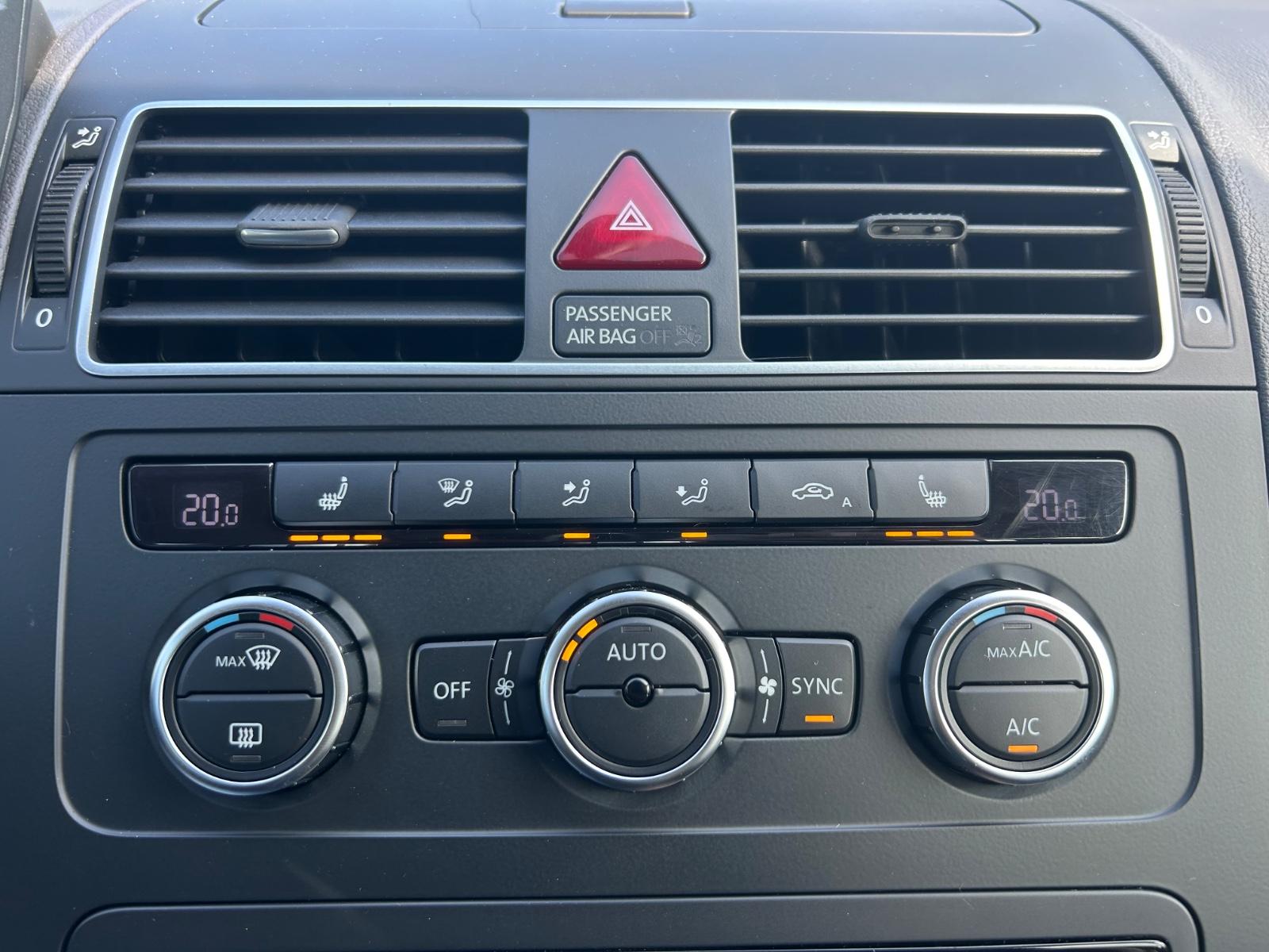 Volkswagen Touran 2015 — photo 16