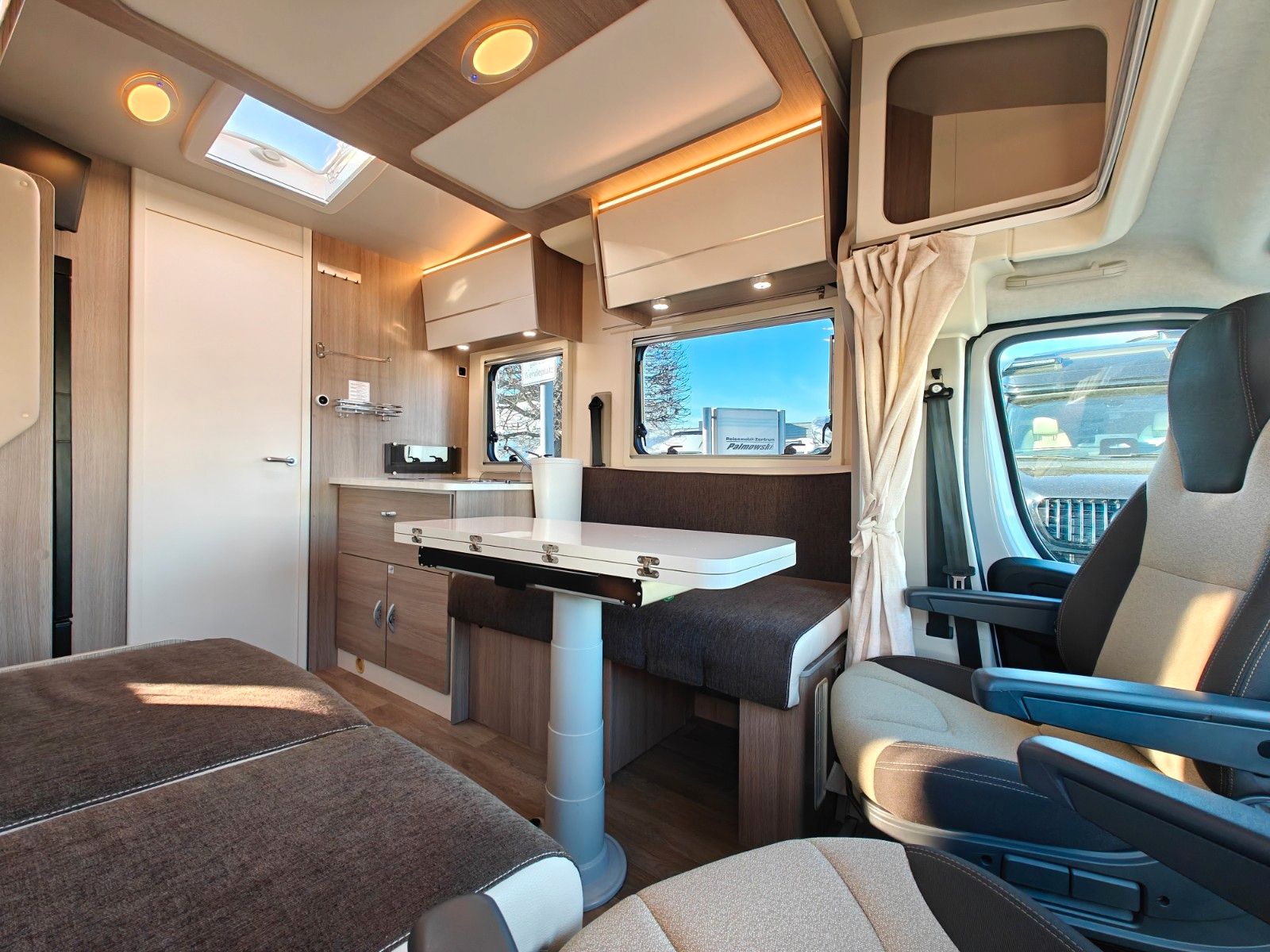 Fahrzeugabbildung XGO Dynamic 99 P + Hubbett, Solar, SAT, TV, Markise