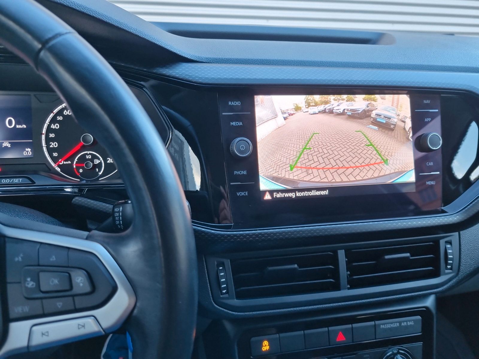 Fahrzeugabbildung Volkswagen T-Cross 1.0 TSI Life KAMERA ACC SHZ