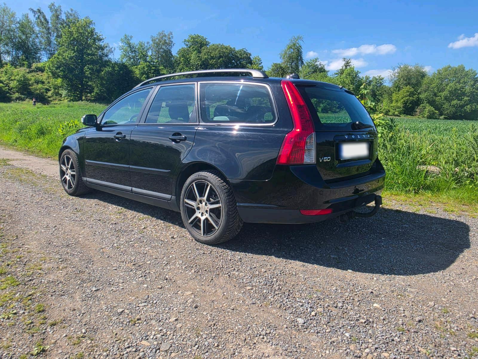 Volvo V50 2010 — rear view