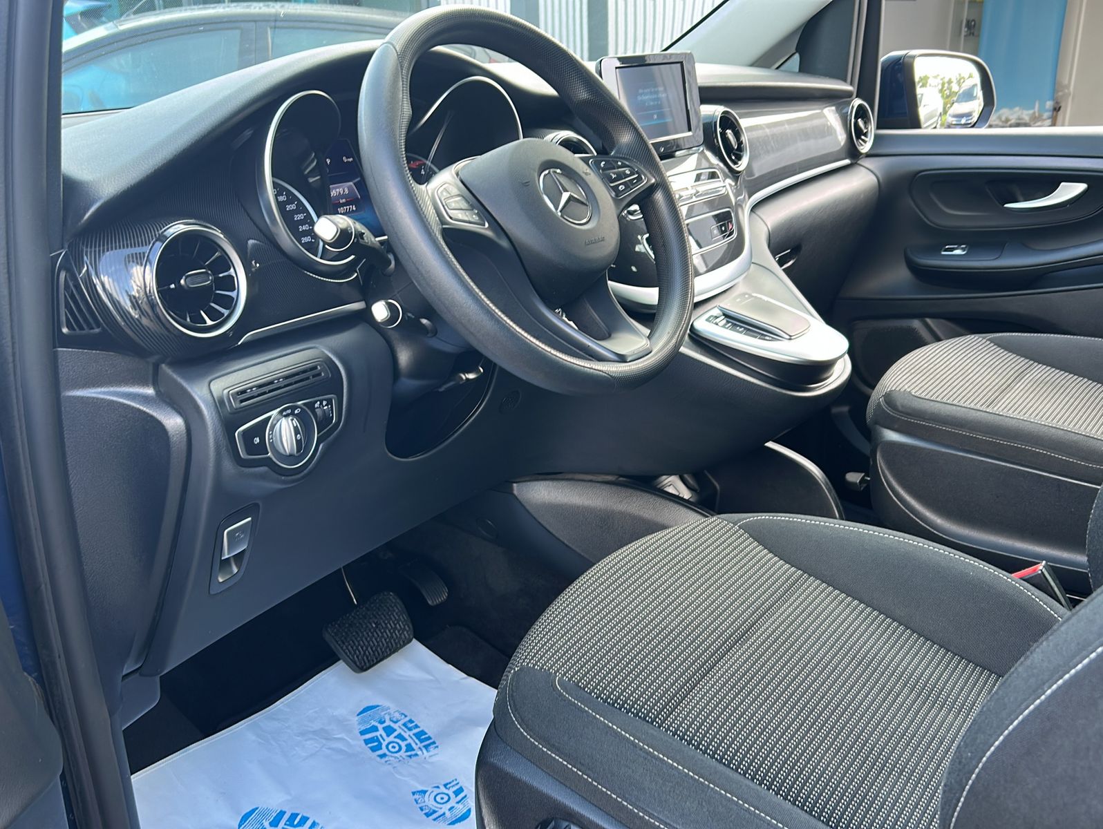 Fahrzeugabbildung Mercedes-Benz V 220 d RISE kompakt