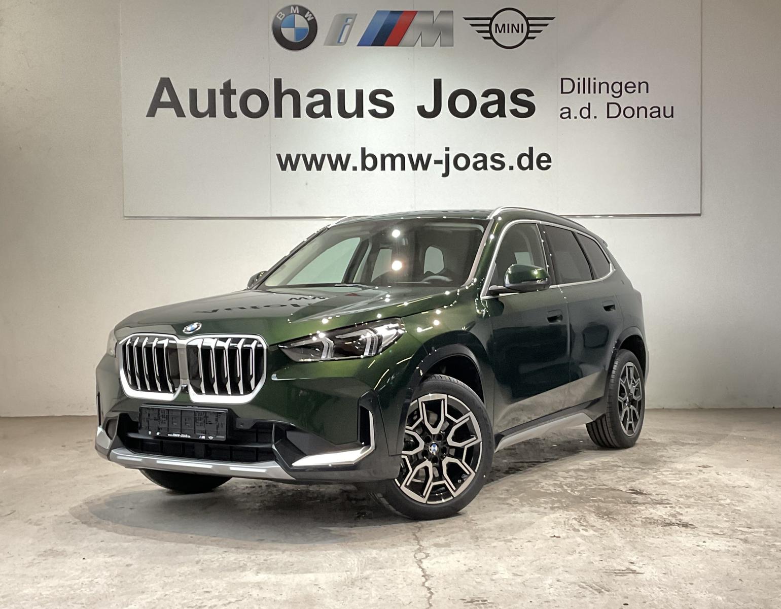 BMW X1 sDrive20i AHK, Head-Up Display, Panorama Glas