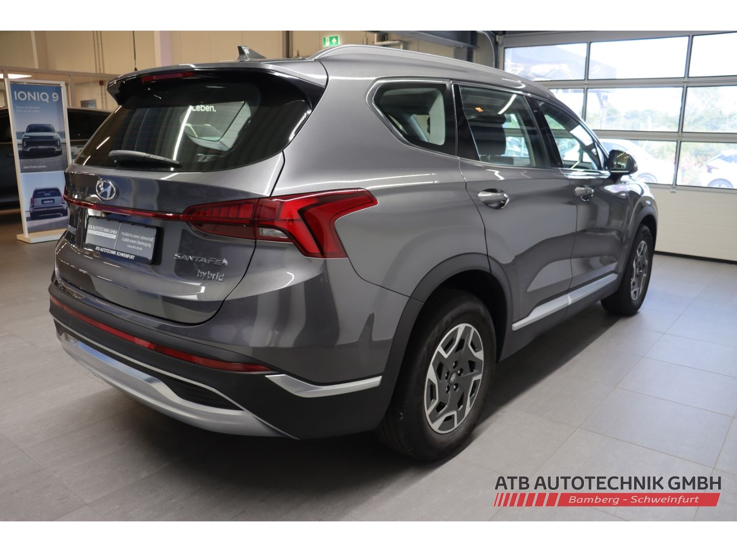 Fahrzeugabbildung Hyundai SANTA FE 1.6l Hybrid 2WD Trend Komfort + Navi-Pa