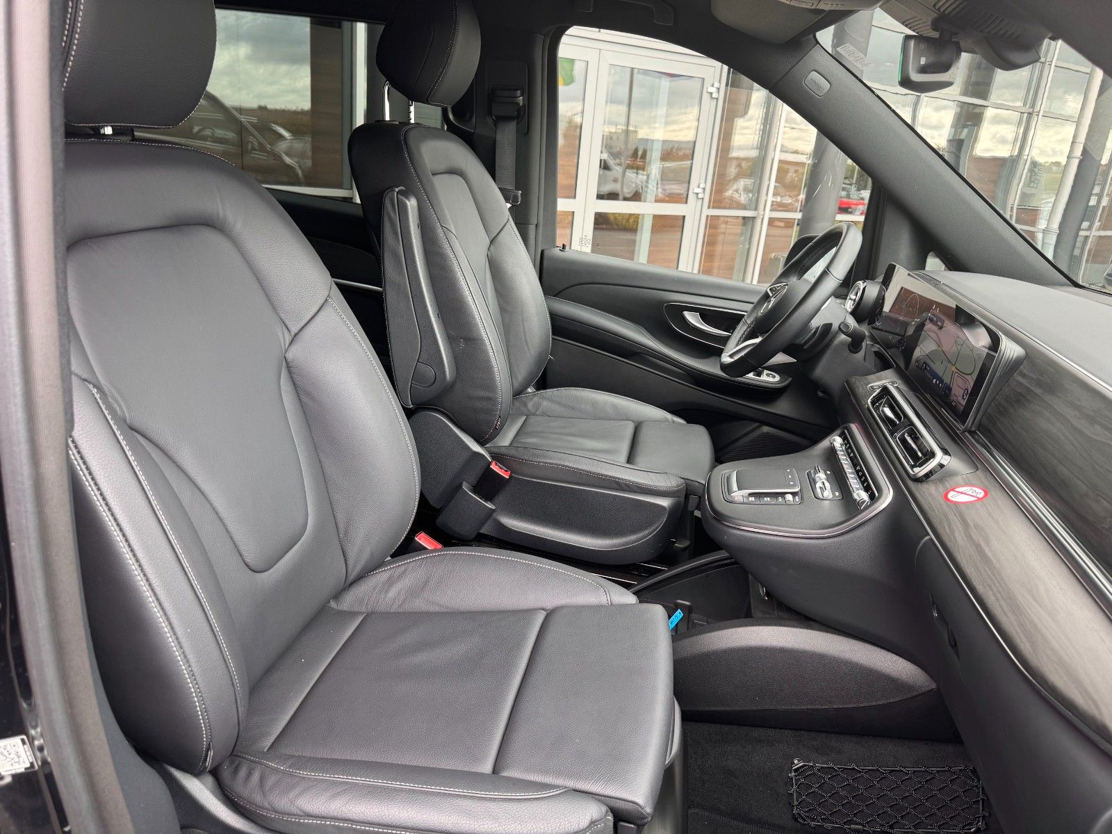 Fahrzeugabbildung Mercedes-Benz V 300 d AVANTGARDE Extralang 360Kamera Standheiz