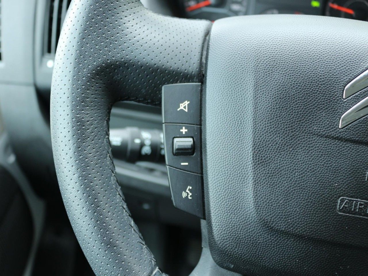 Fahrzeugabbildung Citroën Jumper Grossraumkasten 35 L3H2 BlueHDi 140