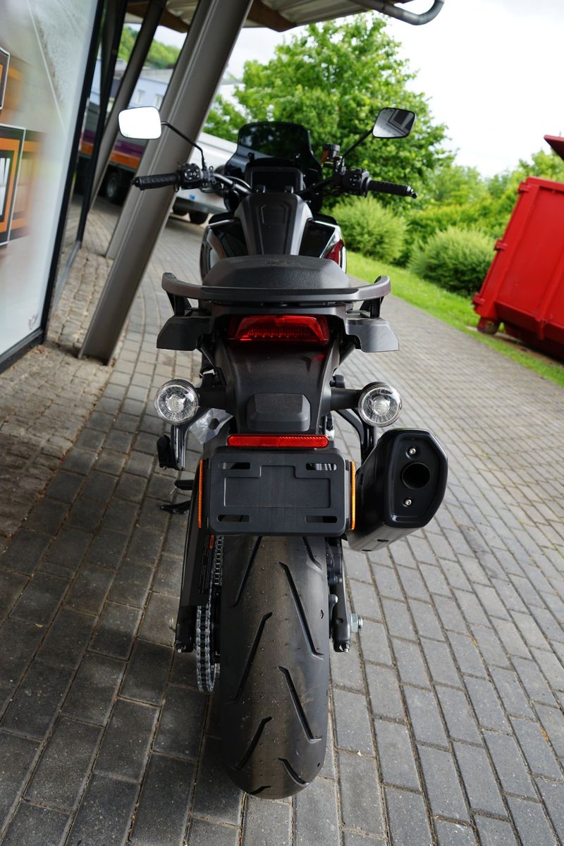 Fahrzeugabbildung Harley-Davidson Pan Am ST - Neufahrzeug - Supermoto - Vivid Blk