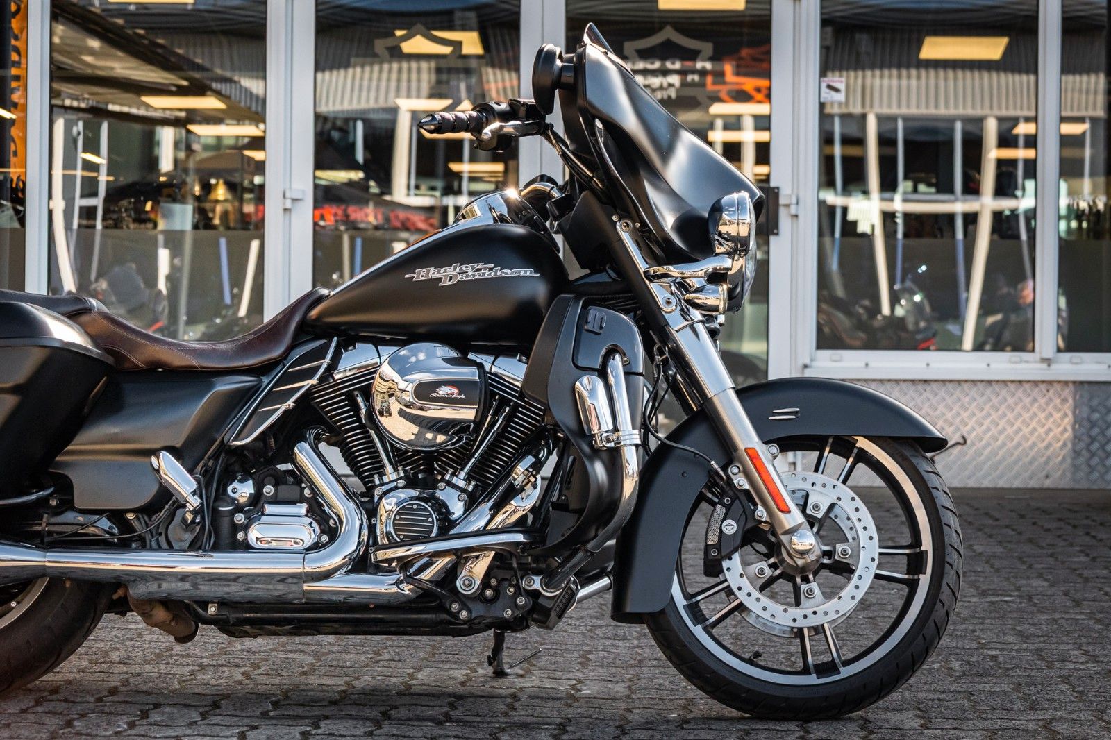 Fahrzeugabbildung Harley-Davidson Street Glide FLHX - JEKILL & HYDE -