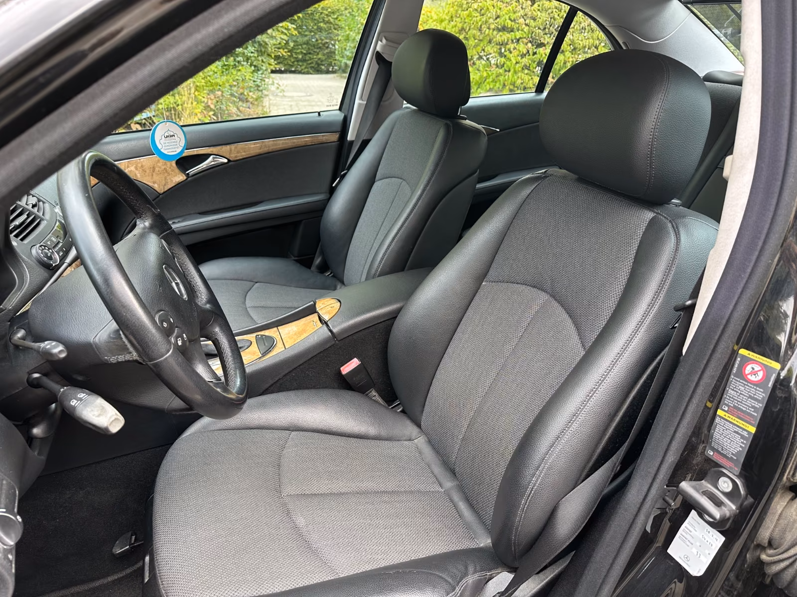 Mercedes-Benz E 220 CDI / Facelift / Navi / Schiebedach / 